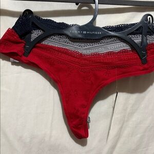 Tommy Hilfiger Thongs 3 Pack Navy Blue, Grey, Red Small